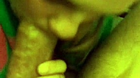 Mladá 18+ dievča šokuje deepthroat na monštruóznom kokote