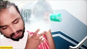 हॉट डैम, इंडियन बंगाली रिच गर्ल डिलीवरी बॉय को हार्ड बैंग करती है!