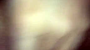 Nisam mogla da se suzdržim, pa sam ga molila da mi liže obrijanu pičku sirovo.