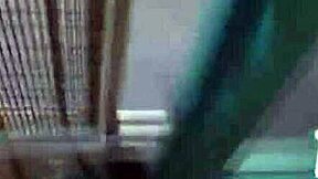 فتاة عربية تدخل غرفة فندق لتُنيك في وضع الكلب بقوة