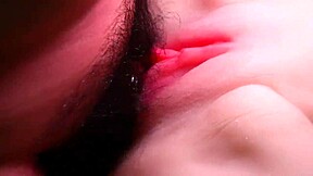 我渴望猛插这个剃毛可爱小穴和屁股