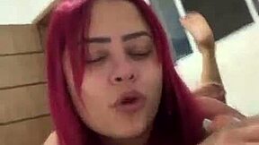 Täynnä himoa hän haluaa kaverin kulin xvideos-videolle isoilla luonnollisilla tiseillä ja isoilla nänneillä