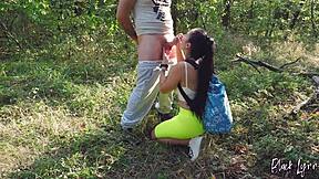 Quickie di hutan sama teen hiker horny - blowjob outdoor dan cum di bokong
