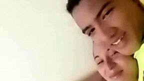 Cuplu sexy face sex intens pe pat