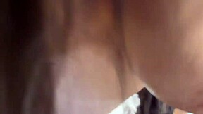 قبضت على بنت سمراء مثيرة تمص وتركب زب بدون توقف - منزلي حقيقي 🔥