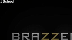 วัยรุ่นโดนจับได้ตอนซ่อนสร้อยไข่มุกที่ขโมยไว้ในช่องคลอด รู้สึกกลัวสุดๆ