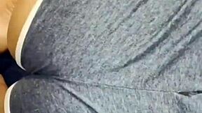 أمسك جارتي وهي تصلي وتدعني أحبطها بدون توقف