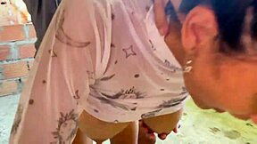 Хей, защо да не ебна приятелката на приятеля ми, като сме сами у тях?