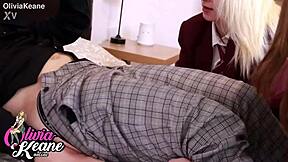 Δύο βρετανές φοιτήτριες ρουφάνε και κάνουν snowball το σπέρμα