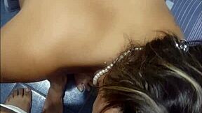 सास बड़ी नेचुरल टिट्स से डिक चूसती है होममेड वीडियो में