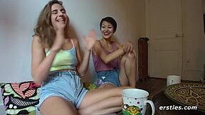 היי, תראה יומי מאצבעת כוס שעירה של חברה טוב?