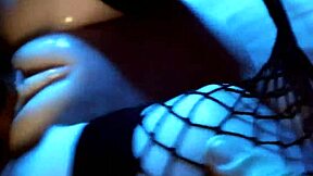 包裹在黑色丝袜里的甜蜜小穴带来卧室狂喜