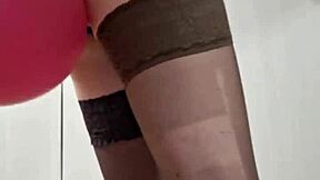 क्यों न मिस्ट्रेस एल्जा कॉम के सेक्सी अस और गुब्बारों की पूजा करें?