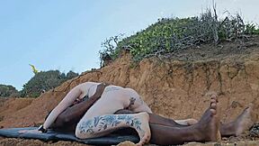 Olgun sarışının iç çamaşırıyla randevuda ev yapımı video.