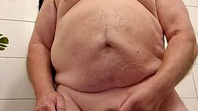 Oude man Chris praat vies in Zweedse stijl