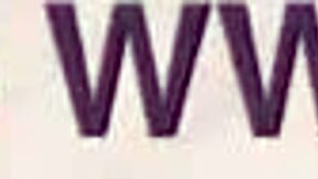 Η μικροκαμωμένη μαύρη Chocolatinha πρώτη φορά DP πρωκτικά με δύο μεγάλα πούτσα