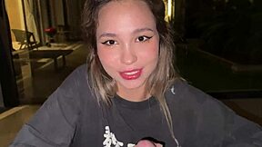 Aasialainen teini 18+ naidaan kovaa kotipovissa