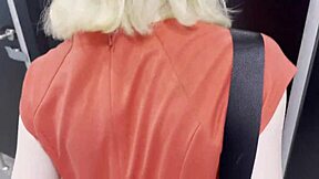 Riskinen kova pano random tytön kanssa julkisessa vessassa rahasta