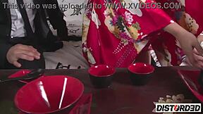 Chá para três! Mugur brinca com asiáticas gostosas!