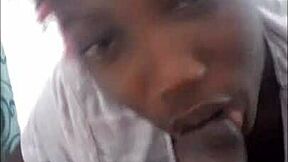 Hei, se denne stedfaren dypthroate og spytte på stor svart kukke! 😈