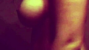 Моја азијска жена трља своје природне сисe и дупе по мом курцу у 35.