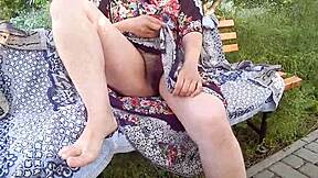 Tease in durchsichtigem Kleid?