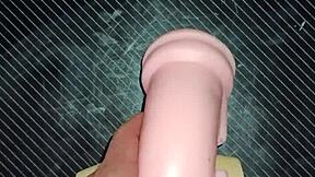 Трио Киси и Доли смучат и завършват с чукане на цици