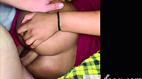 Debela Latina priča kako voli da joj čovek jebe ogromnu guzicu u ovoj amaterskoj sceni.