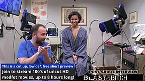 Rebel Wyatt esittää kulissien takana lähikuvalla lävistetyistä nänneistä