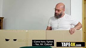 Setkání s přítelkyní šílenou rodinou se změní v kinky orgii!