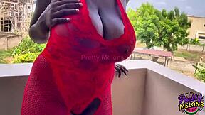 Dimineață devreme, futut sâni afară, masturbare și ejaculare?