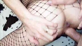 Me doblo en medias para anal casero en perrito, pov cercano apasionado