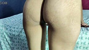 Fata de alături se dă la futut secret cu pulă mare neagră