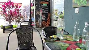 Latina student riskerar offentlig knull på gatan