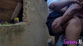 Dikke studente betrapt op roken en stiefvader neukt haar anaal met sperma op kont