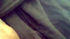 Ik kom net thuis van werk en fantaseer over vriendin/vrouw met langzame natte sperma masturbatie in garage 😏