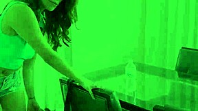 Majhna latinska najstnica 18+ z malimi 18+ cicami draži velik kurac s sesanjem