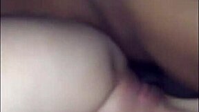 Neverovatna milf vara muža i štrca na velikom crnom kurcu