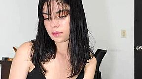 Laura Upptäcker Modigt Pojkvännen Fuska Med Bästa Vännen Publikt