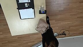 Tengok Mandy Mynxx tercekik batang adegan hardcore