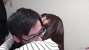 日本のティーン18+が処男とJAVで初めての経験をシェア