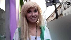 恥ずかしがり屋18歳ブロンドヴィッキーが初ポルノキャスティング挑戦？