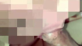 Estudante pinay chupa pau e cavalga bruto, conversa suja no dormitório com creampie e orgasmo