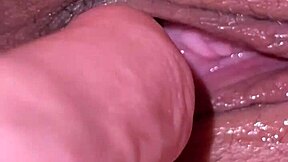 Du onanerar på natten medan du stirrar på de tighta hålen?