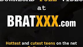 On nabíjí svou perfektní kapesní uspokojovačku