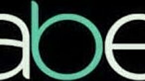 Γκόμενες - Η Alexis Crystal παίζει με την χυμώδη πούτσα της και μετά αλλάζει σε δονητή