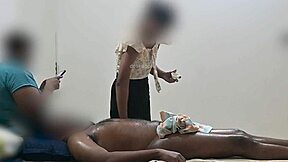 Masaj cu happy ending prins pe cameră ascunsă cu handjob