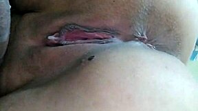 Da li hotwife jaše prijateljev veliki kurac i dobija spermu?