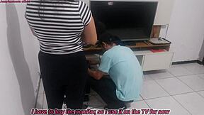 Домаћица каже техничару: Мој муж није приметио моју нову чипку, онда је облачи и пита: Шта мислиш?