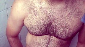 คุยเรื่องเสียวในห้องน้ำและเสร็จบนขา